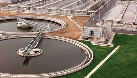 vista aérea da estação de tratamento de águas residuais industriais